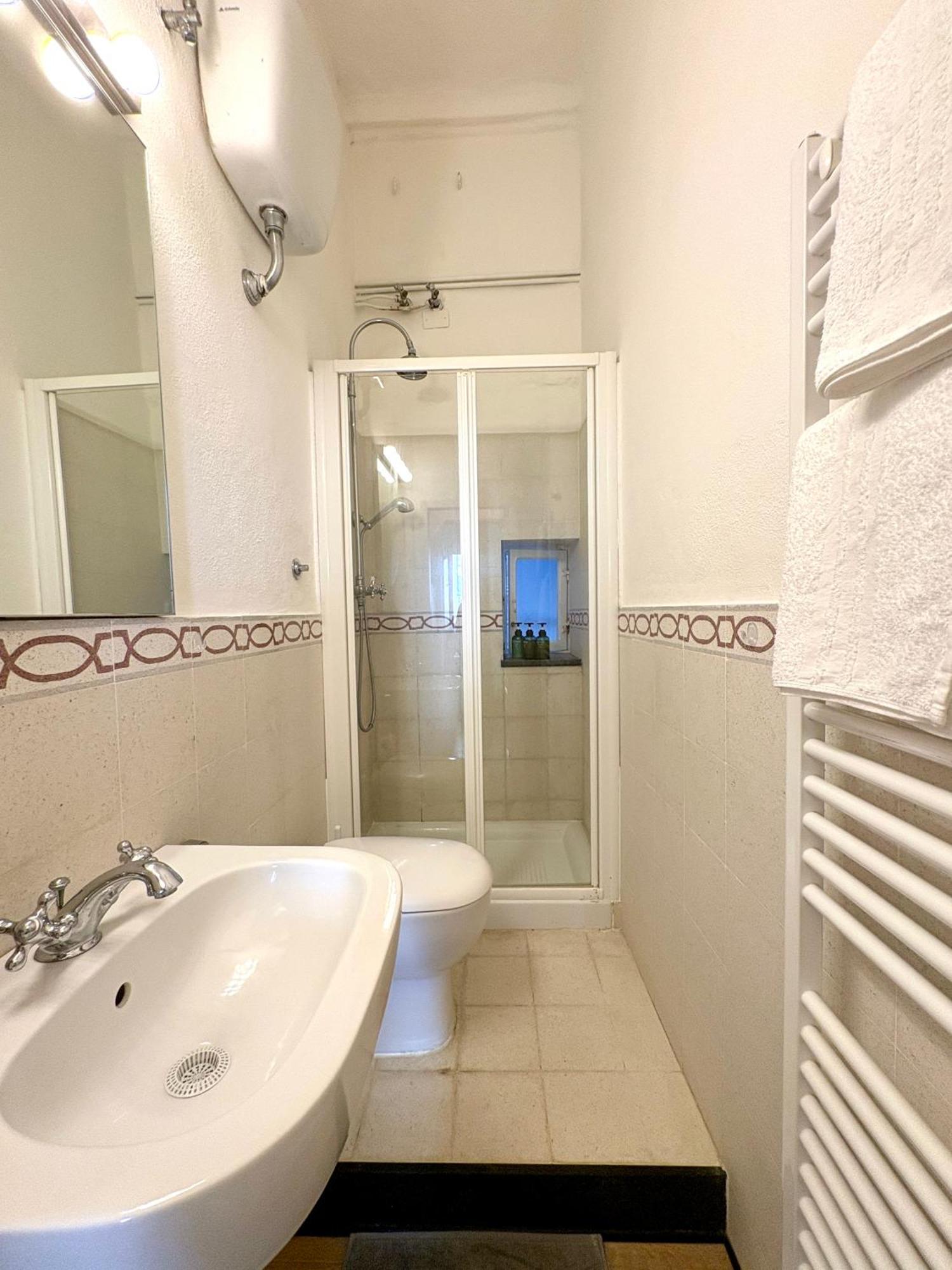 Marina Apartment, Unique, Authentic, Beachfront, 2 Aircondo Bdr , 2Bht, Easy To Train Or From Private Parking فيرناتْسا المظهر الخارجي الصورة