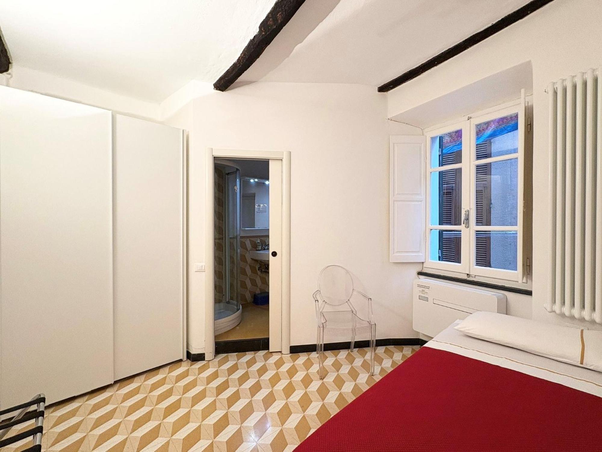 Marina Apartment, Unique, Authentic, Beachfront, 2 Aircondo Bdr , 2Bht, Easy To Train Or From Private Parking فيرناتْسا المظهر الخارجي الصورة
