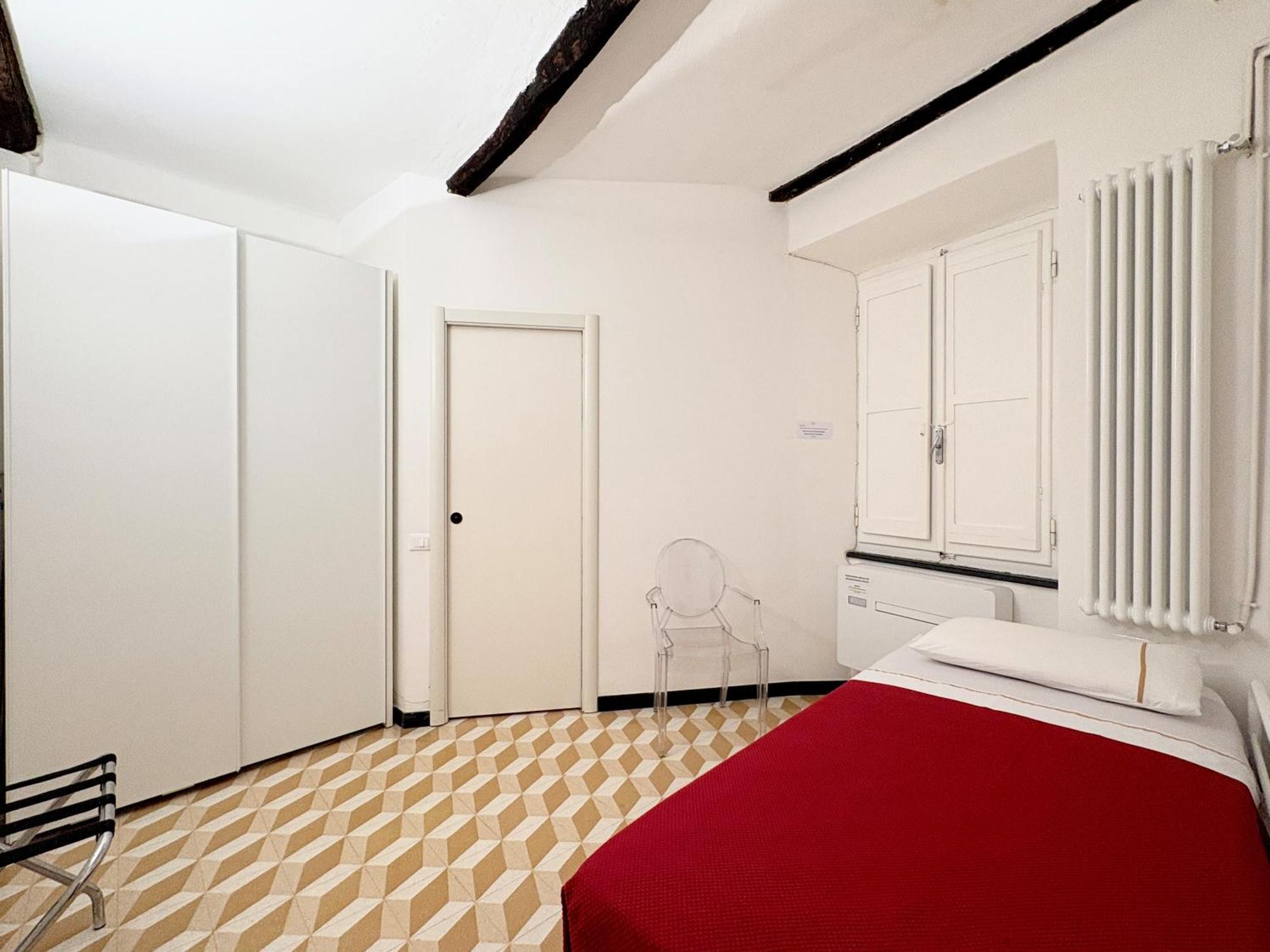 Marina Apartment, Unique, Authentic, Beachfront, 2 Aircondo Bdr , 2Bht, Easy To Train Or From Private Parking فيرناتْسا المظهر الخارجي الصورة